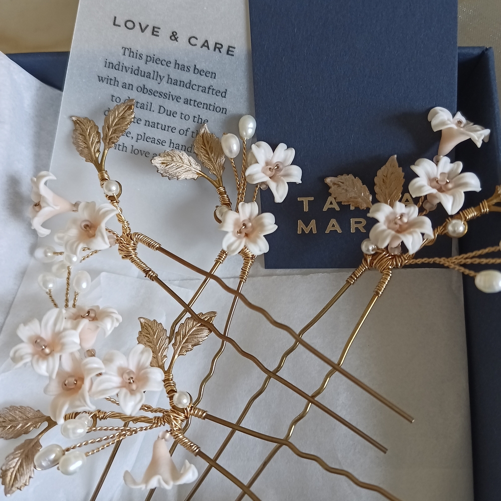"TANIA MARAS" DAINTY FLORAL "POSY" HAIRPINS. ALL FOUR!UNUSED!❤️